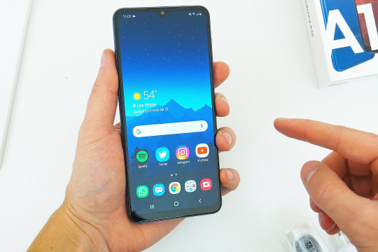 ТОП-3 найдоступніших на ринку України смартфонів з кращими характеристиками