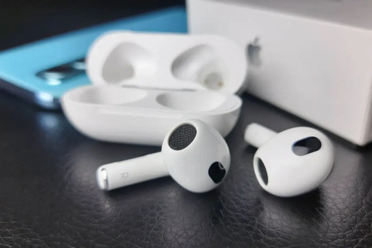 Найкращі аналоги навушників AirPods: ТОП 5 конкурентів Apple