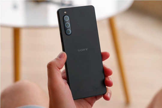 Sony Xperia 10 V – карманный кинотеатр с экраном 21:9