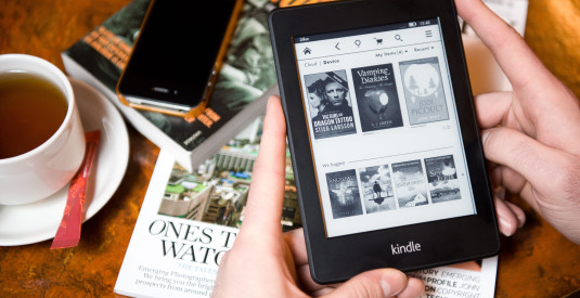 Pocketbook vs Kindle: вибираємо найкращу електронну книгу