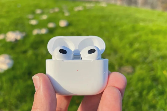Apple обновила прошивку AirPods – что нужно знать