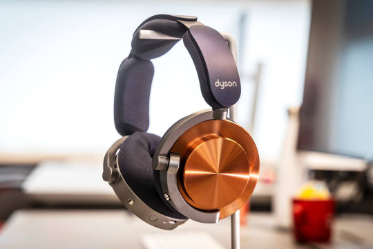 Dyson OnTrack: обзор трендовых полноразмерных наушников 2024 года