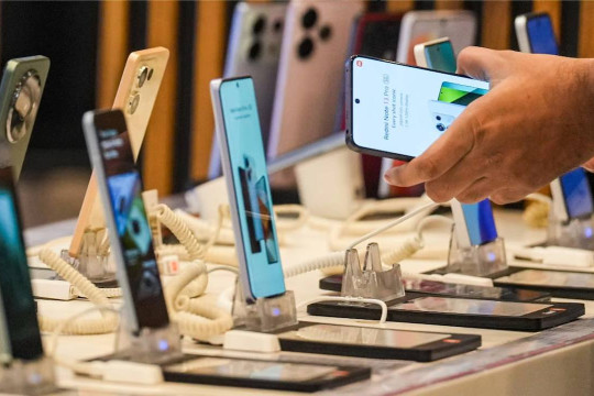 Какие новинки смартфонов выйдут в начале 2025 года?