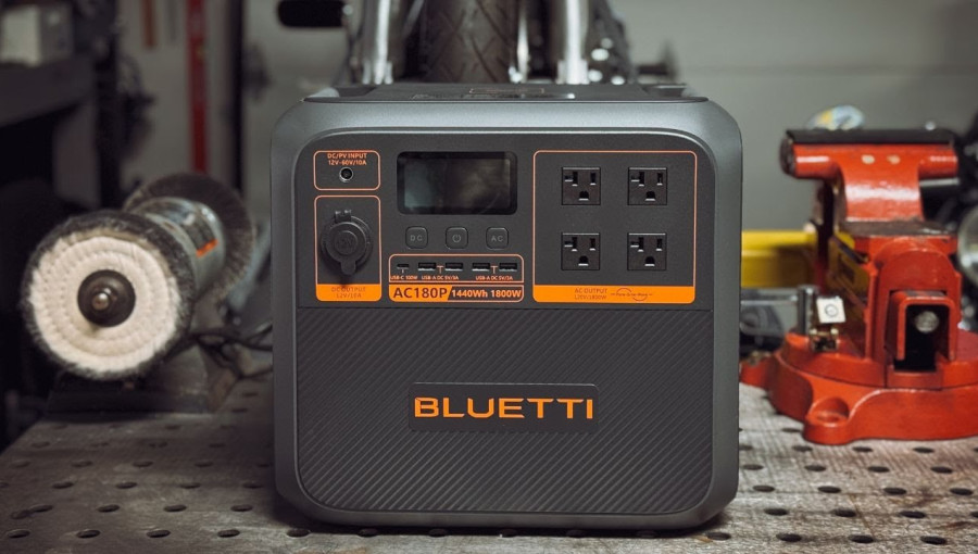 Зарядна станція Bluetti PowerOak AC200P