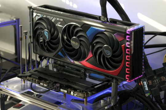 Видеокарта Asus GeForce RTX 4070 Super 12GB: идеальная для геймеров и создателей контента
