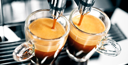 Чим кавомашина відрізняється від кавоварки – головні секрети