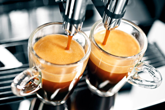 Чим кавомашина відрізняється від кавоварки – головні секрети