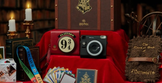 Камера миттєвого друку Instax у стилі Гаррі Поттера