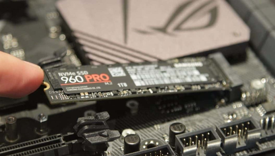 Материнская плата с поддержкой SATA, NVMe