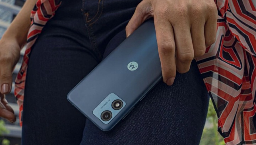 Где купить смартфон Motorola E13