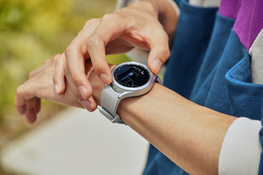 Обзор современных смарт-часов Samsung Galaxy Watch 4