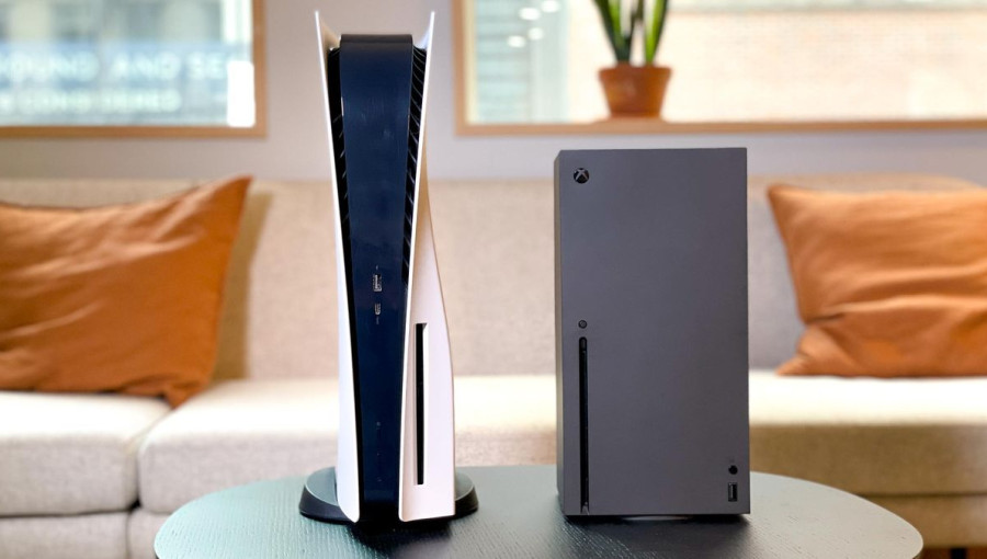 PlayStation 5 Slim vs Microsoft Xbox Series S Carbon Black