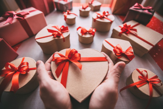 Что подарить любимой на День святого Валентина: технологические подарки