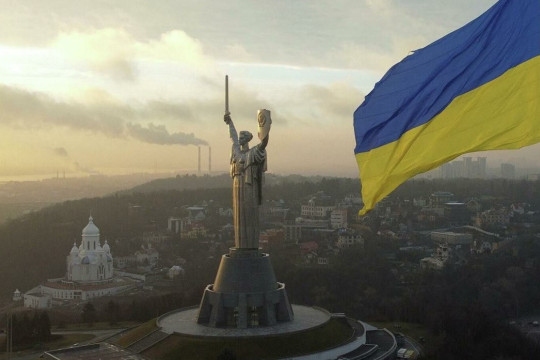Эволюция мобильных телефонов в Украине за 33 года независимости: что выбирали украинцы?