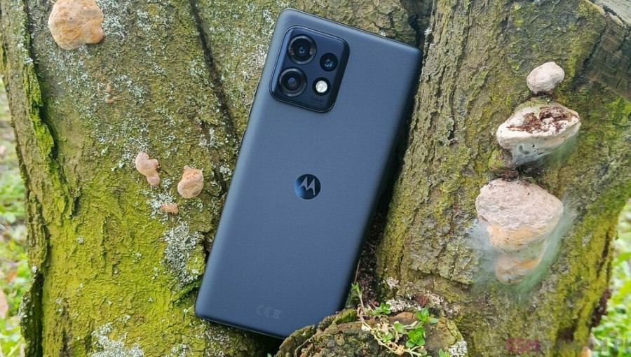 Смартфон Motorola Edge 40 проти Motorola Edge 50 Pro
