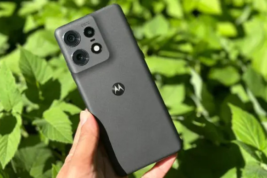 Motorola Edge 40 проти новенької Edge 50 Pro: технозмагання року