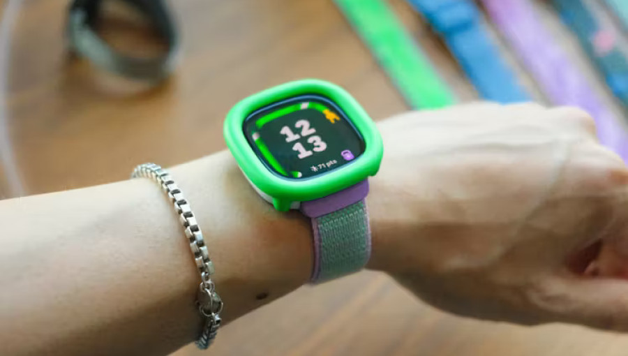 Смарт-годинник Fitbit Ace LTE