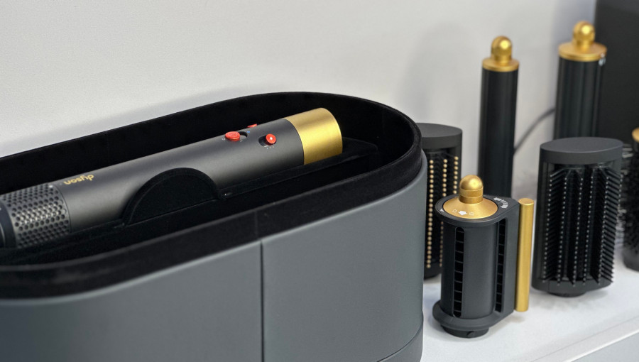 Dyson Airwrap проти Shark Flexstyle: який фен-стайлер для волосся кращий?