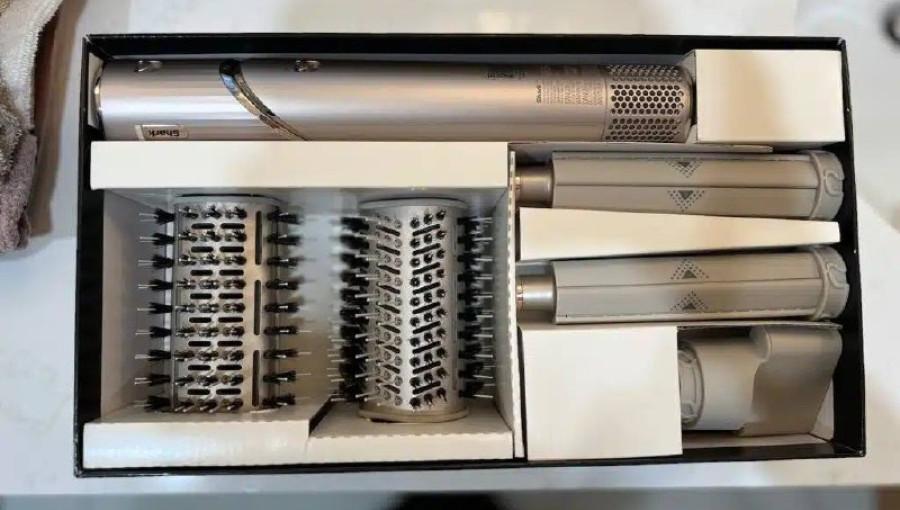 Dyson Airwrap проти Shark Flexstyle: який фен-стайлер для волосся кращий?