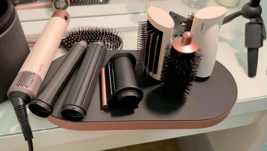 Dyson Airwrap проти Shark Flexstyle: який фен-стайлер для волосся кращий?