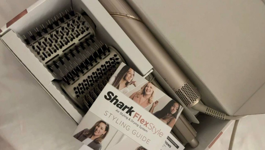 Dyson Airwrap проти Shark Flexstyle: який фен-стайлер для волосся кращий?