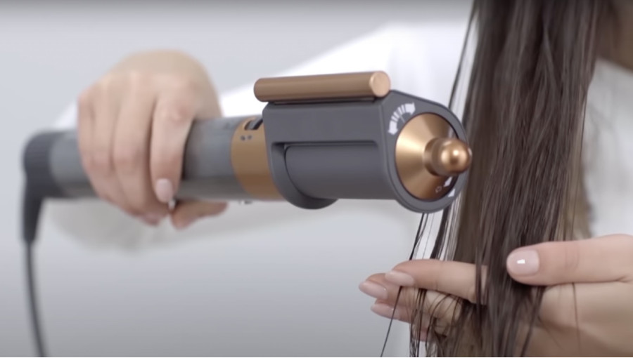 Dyson Airwrap проти Shark Flexstyle: який фен-стайлер для волосся кращий?