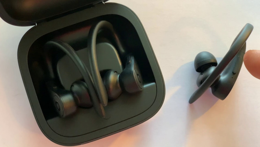 Apple планирует выпуск новых спортивных наушников PowerBeats Pro 2