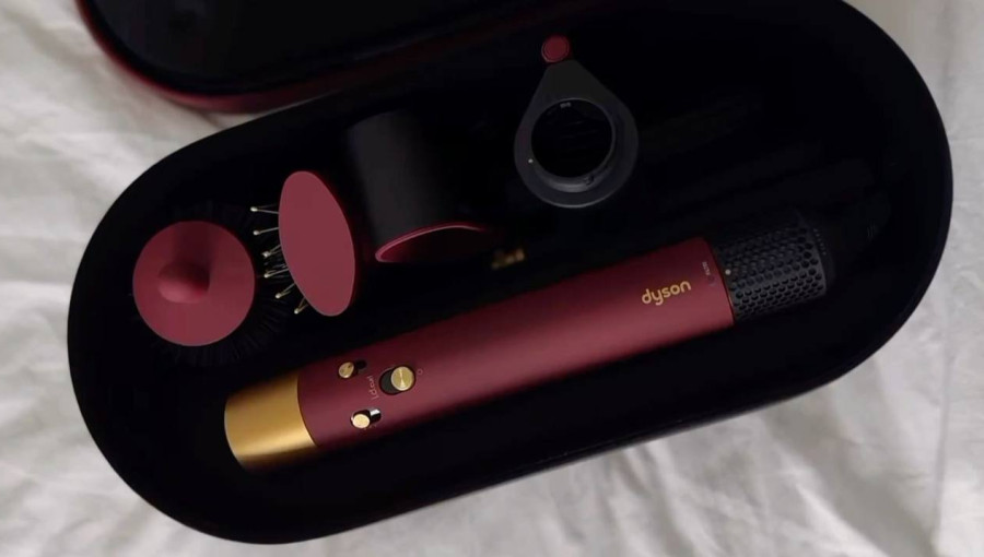 Обзор стайлера Dyson: в новом цвете Red Velvet Gold