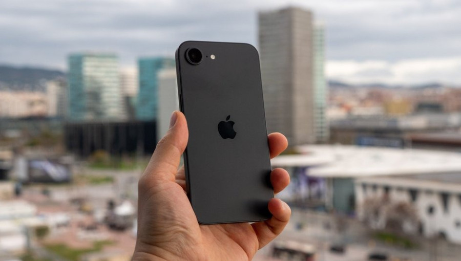 iPhone 16e огляд