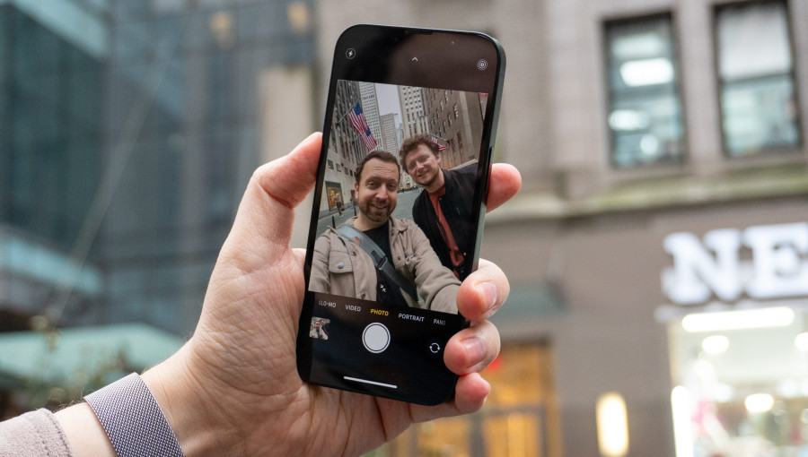 iPhone 16e проти Galaxy S24 FE