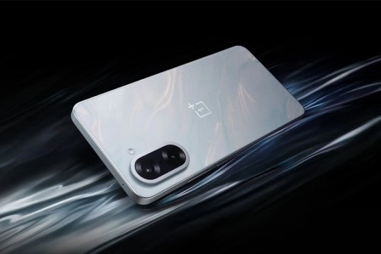 Огляд смартфона OnePlus Ace 5 Racing: топова продуктивність за середню ціну