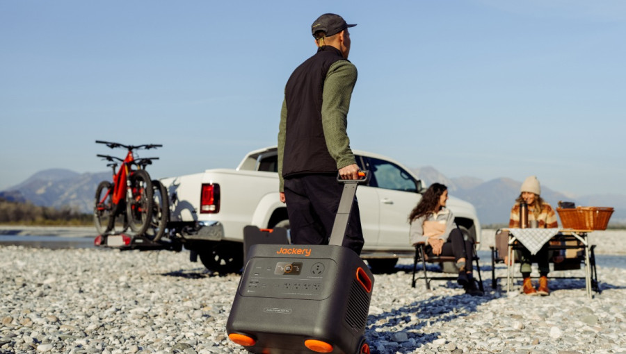 Jackery Explorer 2000 Plus