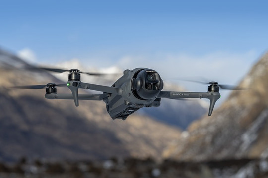 DJI представила новий дрон Mavic 4 Pro: огляд функціоналу і просунутої комплектації