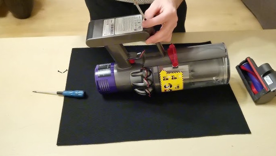 Огляд пилососа Dyson SV27 V10