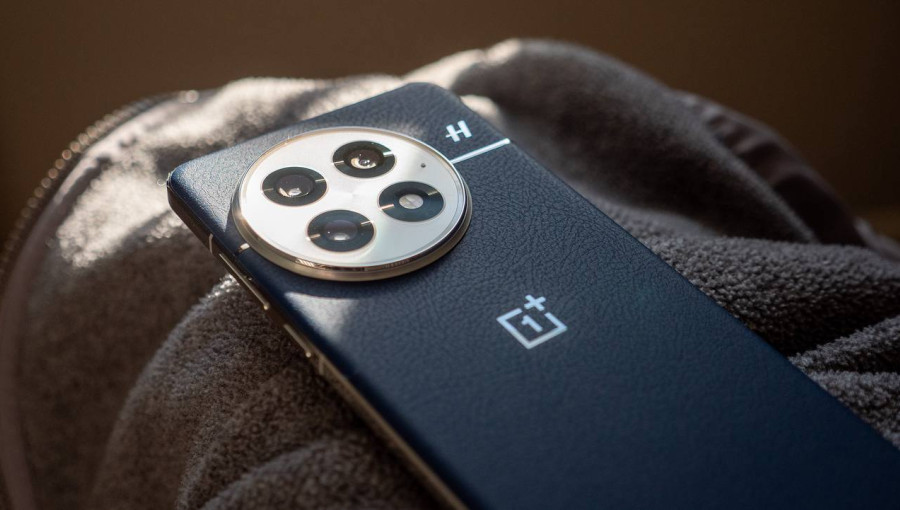 OnePlus 13 vs Galaxy S25 Edge: сравнение лучших Android-флагманов по производительности, дизайну и автономности.